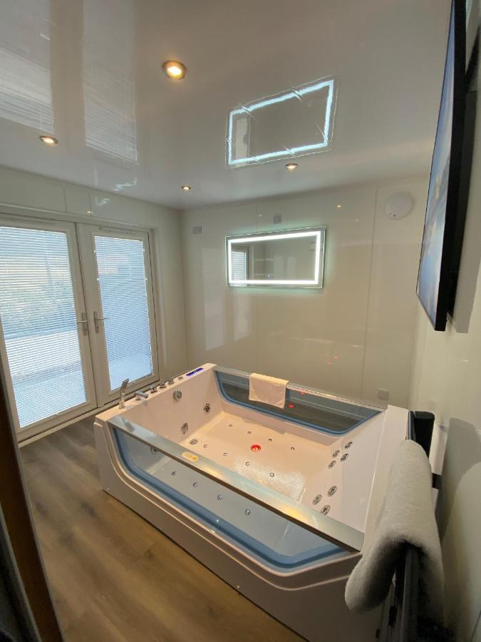 Highland Stays - Ben View Room & Jacuzzi Bath Fort William Extérieur photo
